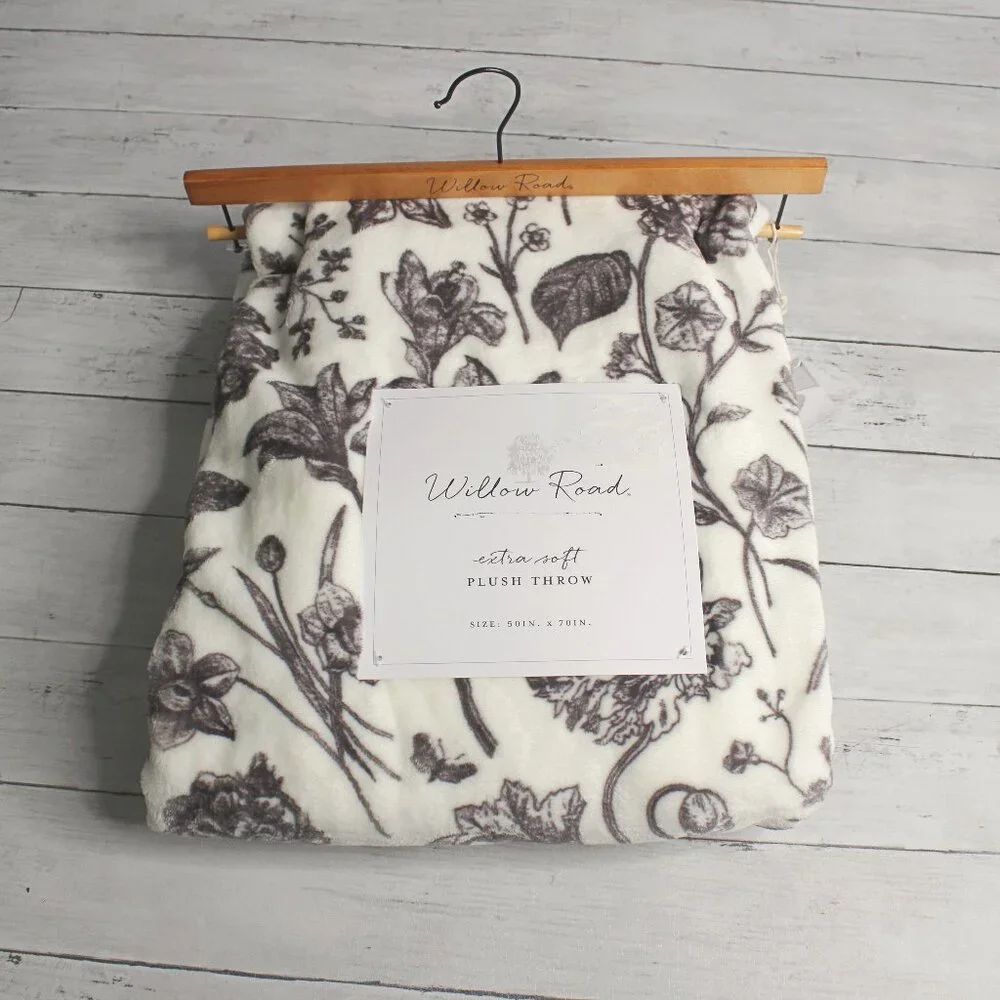 Artisan 34 Willow Road Plush Throw Blanket Gray Off White Floral 50